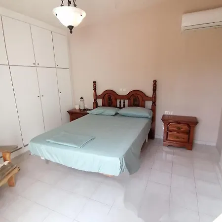Villa Peloponnese 12pax Rákhes