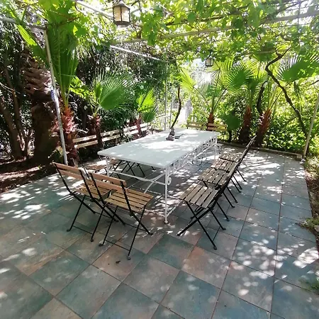 W Studio, Pool, Garden, Sleeps 12 To 15