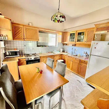 W Studio, Pool, Garden, Sleeps 12 To 15