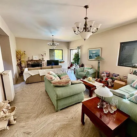 Вилла W Studio, Pool, Garden, Sleeps 12 To 15 *