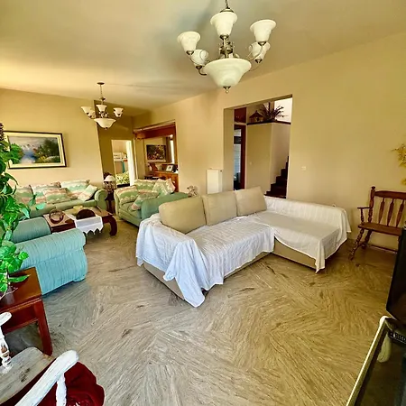 W Studio, Pool, Garden, Sleeps 12 To 15 Rakhai
