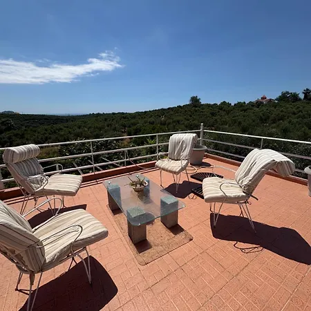 W Studio, Pool, Garden, Sleeps 12 To 15