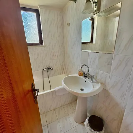 Вилла W Studio, Pool, Garden, Sleeps 12 To 15